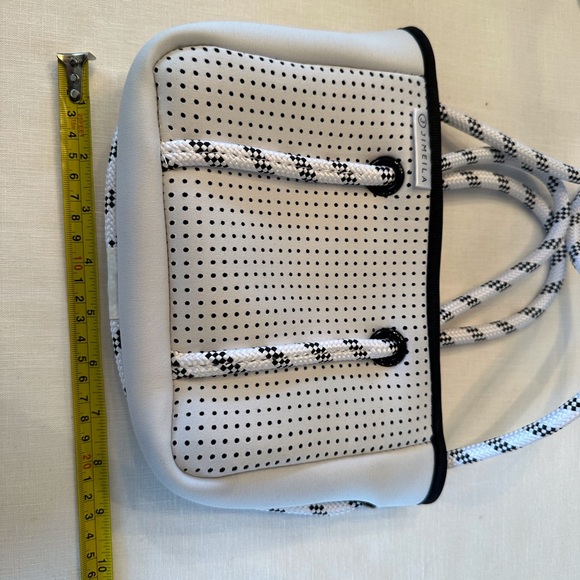 White neoprene crossbody bag with removable zipper purse. NWOT - Picture 6 of 10
